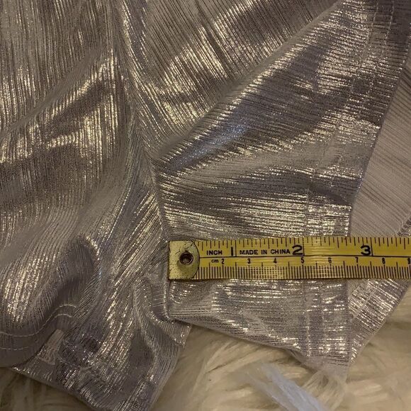 Yoins small silver shimmering long sleeve romper NWT - Picture 8 of 10